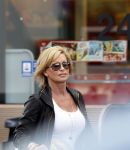 Amsterdam 1 juli 2011
Connie Breukhoven doet boodschappen met haar doichter Shanna Breukhoven.
Peter Smulders bv