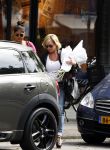Amsterdam 1 juli 2011
Connie Breukhoven doet boodschappen met haar doichter Shanna Breukhoven.
Peter Smulders bv