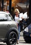 Amsterdam 1 juli 2011
Connie Breukhoven doet boodschappen met haar doichter Shanna Breukhoven.
Peter Smulders bv