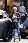 Amsterdam 1 juli 2011
Connie Breukhoven doet boodschappen met haar doichter Shanna Breukhoven.
Peter Smulders bv