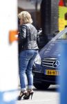 Amsterdam 1 juli 2011
Connie Breukhoven doet boodschappen met haar doichter Shanna Breukhoven.
Peter Smulders bv