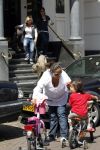Amsterdam 15 juli 2011
Constanza Breukhoven en haar man Mohammed halen hun kinderen op bij moeder Connie Breukhoven en Shanna. Connie woont in huis op de pc hooftstraat
Peter Smulders bv
