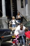 Amsterdam 15 juli 2011
Constanza Breukhoven en haar man Mohammed halen hun kinderen op bij moeder Connie Breukhoven en Shanna. Connie woont in huis op de pc hooftstraat
Peter Smulders bv