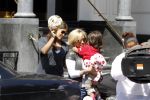 Amsterdam 15 juli 2011
Constanza Breukhoven en haar man Mohammed halen hun kinderen op bij moeder Connie Breukhoven en Shanna. Connie woont in huis op de pc hooftstraat
Peter Smulders bv