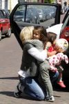 Amsterdam 15 juli 2011
Constanza Breukhoven en haar man Mohammed halen hun kinderen op bij moeder Connie Breukhoven en Shanna. Connie woont in huis op de pc hooftstraat
Peter Smulders bv