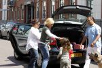 Amsterdam 15 juli 2011
Constanza Breukhoven en haar man Mohammed halen hun kinderen op bij moeder Connie Breukhoven en Shanna. Connie woont in huis op de pc hooftstraat
Peter Smulders bv