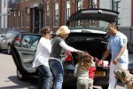 Amsterdam 15 juli 2011
Constanza Breukhoven en haar man Mohammed halen hun kinderen op bij moeder Connie Breukhoven en Shanna. Connie woont in huis op de pc hooftstraat
Peter Smulders bv