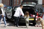 Amsterdam 15 juli 2011
Constanza Breukhoven en haar man Mohammed halen hun kinderen op bij moeder Connie Breukhoven en Shanna. Connie woont in huis op de pc hooftstraat
Peter Smulders bv