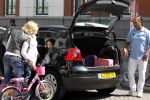 Amsterdam 15 juli 2011
Constanza Breukhoven en haar man Mohammed halen hun kinderen op bij moeder Connie Breukhoven en Shanna. Connie woont in huis op de pc hooftstraat
Peter Smulders bv