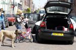 Amsterdam 15 juli 2011
Constanza Breukhoven en haar man Mohammed halen hun kinderen op bij moeder Connie Breukhoven en Shanna. Connie woont in huis op de pc hooftstraat
Peter Smulders bv
