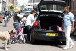 Amsterdam 15 juli 2011
Constanza Breukhoven en haar man Mohammed halen hun kinderen op bij moeder Connie Breukhoven en Shanna. Connie woont in huis op de pc hooftstraat
Peter Smulders bv