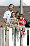 Brabant 15 juli 2011
Constanza Breukhoven en haar man Mohammed met kinderen Soraiya en Semmy in de speeltuin.
Peter Smulders bv