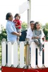 Brabant 15 juli 2011
Constanza Breukhoven en haar man Mohammed met kinderen Soraiya en Semmy in de speeltuin.
Peter Smulders bv