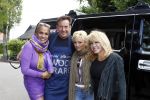Aalsmeer 9 juli 2011
BBQ van Gerard Joling met fans bij hem thuis. Gerard met de diva's Patty Brard Patricia Paay en Tatjana
Peter Smulders bv