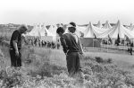 Noordwijk, 22 Juli 1993
Noordwijkse Golfclub Dutch Heineken Open 1993
John Daly slaat vanaf Hole 1 zwaar in de rough en vraagt aan zijn medespeler Olazabal en de referee een free drop, uiteraard werd dit geweigerd. 
Foto Peter Smulders BV