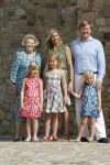 Italie, Toscane Tavernelle, 4 Juli 2011
Koninklijke Familie met Prins Willem Alexander, Prinses Maxima, Koningin Beatrix en de kinderen Prinses Amalia, Prinses Alexia en Prinses Arinae bij het jaarlijkse fotouurtje.
Foto Peter Smulders BV