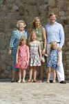 Italie, Toscane Tavernelle, 4 Juli 2011
Koninklijke Familie met Prins Willem Alexander, Prinses Maxima, Koningin Beatrix en de kinderen Prinses Amalia, Prinses Alexia en Prinses Arinae bij het jaarlijkse fotouurtje.
Foto Peter Smulders BV