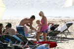 Noordwijk 27 juni 2011
Klaasjan Huntelaar zijn zwangere vrouw en zoon samen op het strand met Maarten Stekelenburg met zijn vrouw en zoon.
Peter Smulders bv