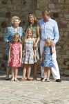 Italie, Toscane Tavernelle, 4 Juli 2011
Koninklijke Familie met Prins Willem Alexander, Prinses Maxima, Koningin Beatrix en de kinderen Prinses Amalia, Prinses Alexia en Prinses Arinae bij het jaarlijkse fotouurtje.
Foto Peter Smulders BV