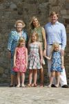 Italie, Toscane Tavernelle, 4 Juli 2011
Koninklijke Familie met Prins Willem Alexander, Prinses Maxima, Koningin Beatrix en de kinderen Prinses Amalia, Prinses Alexia en Prinses Arinae bij het jaarlijkse fotouurtje.
Foto Peter Smulders BV