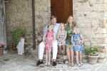 Italie, Toscane Tavernelle, 4 Juli 2011
Koninklijke Familie met Prins Willem Alexander, Prinses Maxima, Koningin Beatrix en de kinderen Prinses Amalia, Prinses Alexia en Prinses Arinae bij het jaarlijkse fotouurtje.
Foto Peter Smulders BV