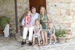 Italie, Toscane Tavernelle, 4 Juli 2011
Koninklijke Familie met Prins Willem Alexander, Prinses Maxima, Koningin Beatrix en de kinderen Prinses Amalia, Prinses Alexia en Prinses Arinae bij het jaarlijkse fotouurtje.
Foto Peter Smulders BV
