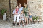 Italie, Toscane Tavernelle, 4 Juli 2011
Koninklijke Familie met Prins Willem Alexander, Prinses Maxima, Koningin Beatrix en de kinderen Prinses Amalia, Prinses Alexia en Prinses Arinae bij het jaarlijkse fotouurtje.
Foto Peter Smulders BV