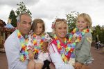 Harderwijk, 2 Juli 2011
Dolfinarium premiere Spetter en het magisch avontuur
Pim Vosmaer met zijn vriendin Dominique v Vliet en hun kinderen
Foto Peter Smulders BV