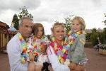 Harderwijk, 2 Juli 2011
Dolfinarium premiere Spetter en het magisch avontuur
Pim Vosmaer met zijn vriendin Dominique v Vliet en hun kinderen
Foto Peter Smulders BV