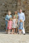 Italie, Toscane Tavernelle, 4 Juli 2011
Koninklijke Familie met Prins Willem Alexander, Prinses Maxima, Koningin Beatrix en de kinderen Prinses Amalia, Prinses Alexia en Prinses Arinae bij het jaarlijkse fotouurtje.
Foto Peter Smulders BV