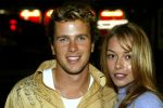 Amsterdam 2 september 2002

Premiere Oesters van Namkee in Pathe Arena
Winston Gerschtanowitz met vriendin

Peter Smulders bv