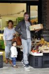 Amsterdam 25 juni 2011
Ruud de Wild en zijn zwangere vrouw Aafke doen samen met hun zoon Johnny Johnny boodschappen.
Peter Smulders bv