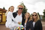 Harderwijk, 2 Juli 2011
Dolfinarium premiere Spetter en het magisch avontuur
Wino Omtzigt met zijn vriendin Silvano Borsato en hun kinderen
Foto Peter Smulders BV