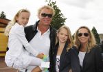 Harderwijk, 2 Juli 2011
Dolfinarium premiere Spetter en het magisch avontuur
Wino Omtzigt met zijn vriendin Silvano Borsato en hun kinderen
Foto Peter Smulders BV