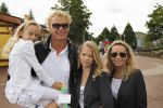 Harderwijk, 2 Juli 2011
Dolfinarium premiere Spetter en het magisch avontuur
Wino Omtzigt met zijn vriendin Silvano Borsato en hun kinderen
Foto Peter Smulders BV