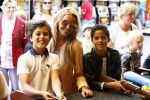 Laren 4 juli 2012
Kermis in laren . Angela v Hulten met zoons Justin en Ruben Kluivert
Peter Smulders bv