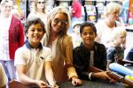 Laren 4 juli 2012
Kermis in laren . Angela v Hulten met zoons Justin en Ruben Kluivert
Peter Smulders bv