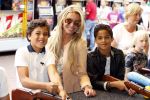 Laren 4 juli 2012
Kermis in laren . Angela v Hulten met zoons Justin en Ruben Kluivert
Peter Smulders bv