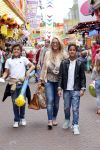 Laren 4 juli 2012
Kermis in laren . Angela v Hulten met zoons Justin en Ruben Kluivert
Peter Smulders bv