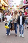 Laren 4 juli 2012
Kermis in laren . Angela v Hulten met zoons Justin en Ruben Kluivert
Peter Smulders bv