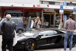 Amsterdam/Amstelveen 6 juli 2012
Badr Hari en Estelle Cruijff op terras en op weg naar reisburo in Lamborghini.
Peter Smulders bv