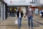 Amsterdam/Amstelveen 6 juli 2012
Badr Hari en Estelle Cruijff op terras en op weg naar reisburo in Lamborghini.
Peter Smulders bv