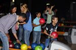 Amsterdam 22 juni 2012
Badr Hari bowlen met Maxim en Joelle Gullit en Estell Cruijff.
Peter Smulders bv