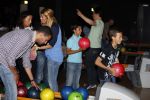 Amsterdam 22 juni 2012
Badr Hari bowlen met Maxim en Joelle Gullit en Estell Cruijff.
Peter Smulders bv