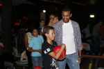 Amsterdam 22 juni 2012
Badr Hari bowlen met Maxim en Joelle Gullit en Estell Cruijff.
Peter Smulders bv