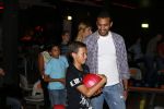 Amsterdam 22 juni 2012
Badr Hari bowlen met Maxim en Joelle Gullit en Estell Cruijff.
Peter Smulders bv
