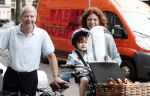 Amsterdam 4 juli 2012
Frits en Barbara Barend met (klein)zoon op de fiets.
Peter Smulders bv