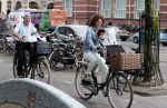 Amsterdam 4 juli 2012
Frits en Barbara Barend met (klein)zoon op de fiets.
Peter Smulders bv