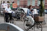 Amsterdam 4 juli 2012
Frits en Barbara Barend met (klein)zoon op de fiets.
Peter Smulders bv
