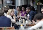 Amsterdam 3 juli 2012
Bryan Roy met een kennis op terras.
Peter Smulders bv